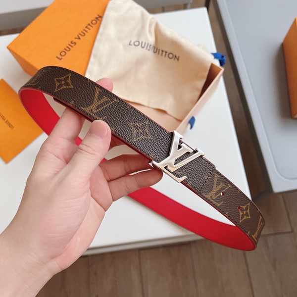 ルイヴィトンベルト正面デザイン